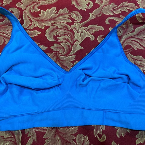 Share  Medium Blue Elastic Bra 95%Nylon/5% Spandex - Picture 5 of 7